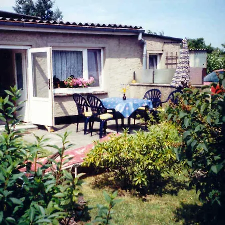 Bungalow In Fuhlendorf With Fenced Garden, Terrace, Barbecue Сasa de vacaciones *